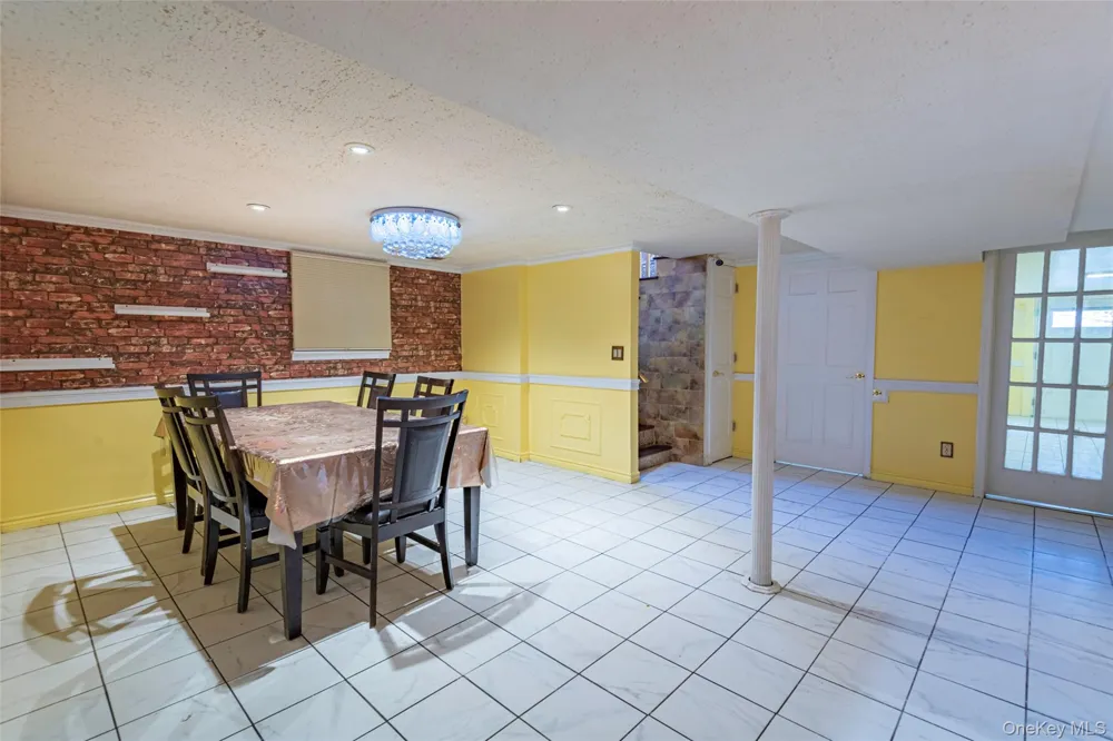 244-19 Grand Central Parkway Douglaston, NY 11362