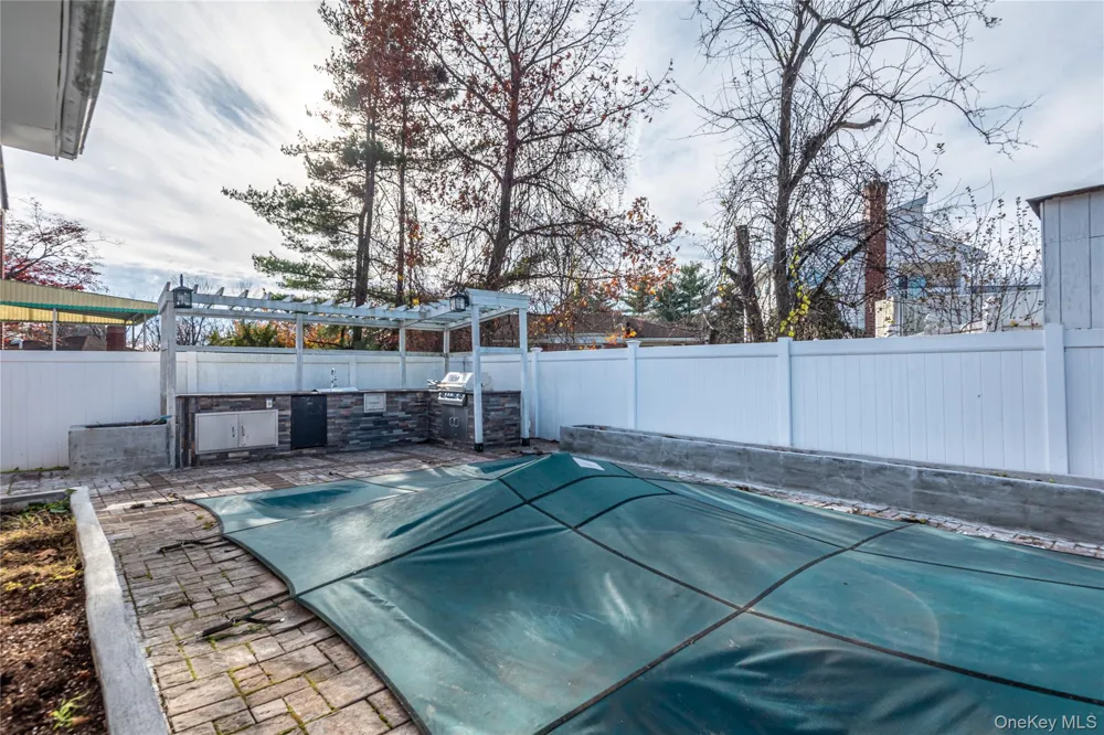 244-19 Grand Central Parkway Douglaston, NY 11362