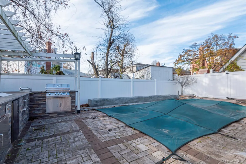 244-19 Grand Central Parkway Douglaston, NY 11362