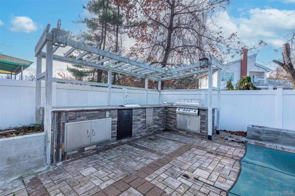244-19 Grand Central Parkway Douglaston, NY 11362