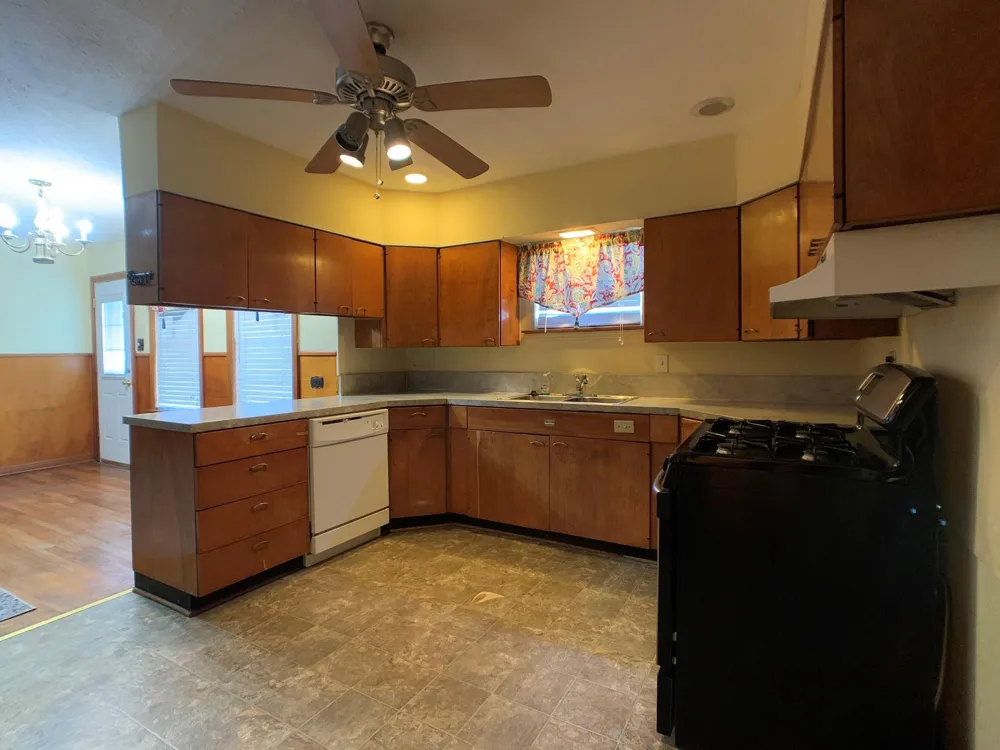 519 W Commerce Buffalo, TX 75831