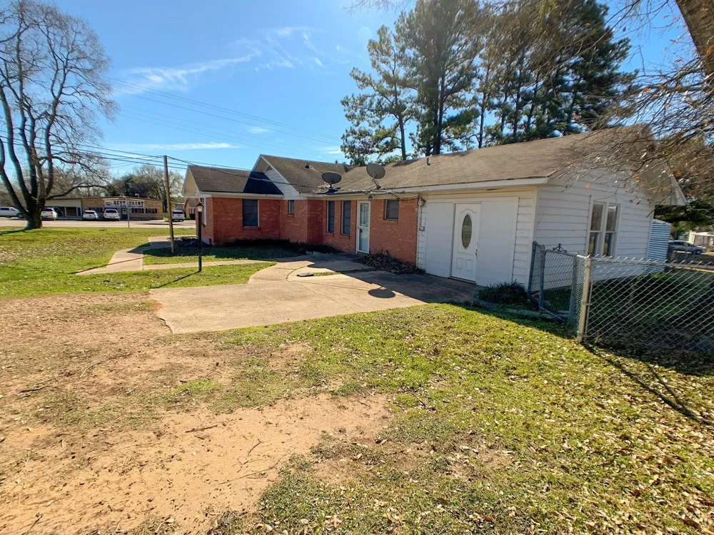 519 W Commerce Buffalo, TX 75831