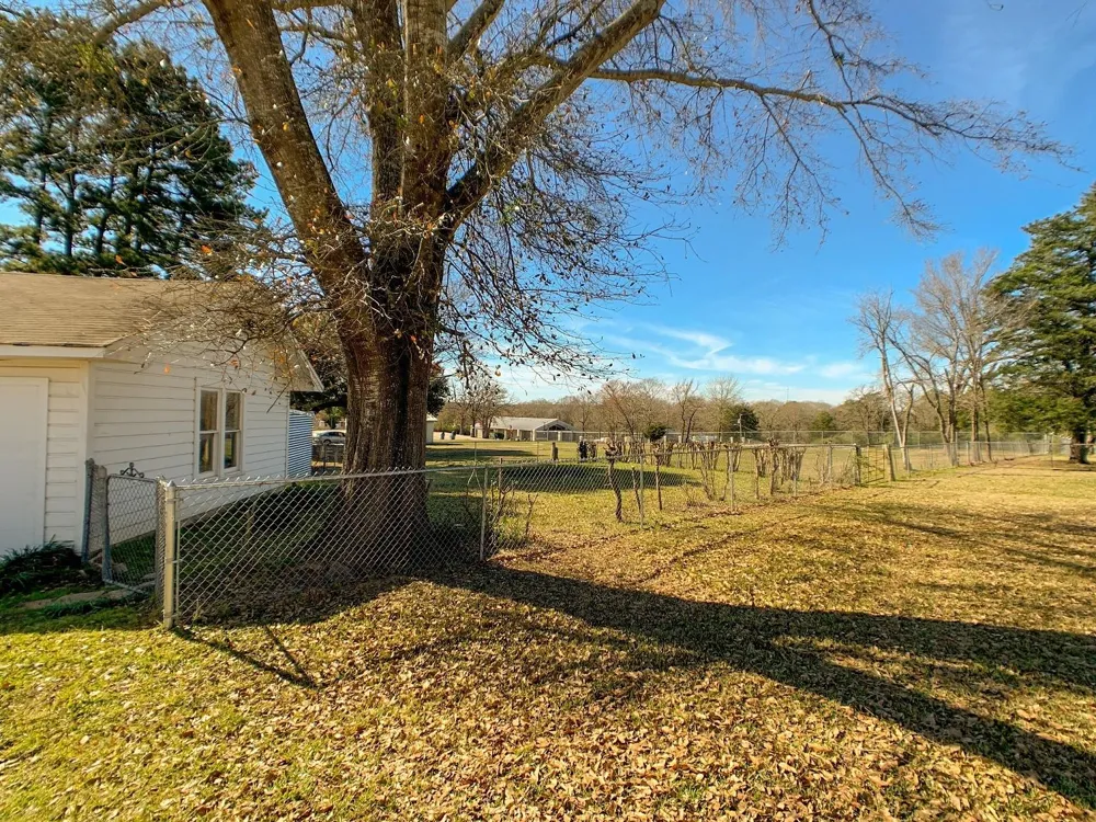 519 W Commerce Buffalo, TX 75831