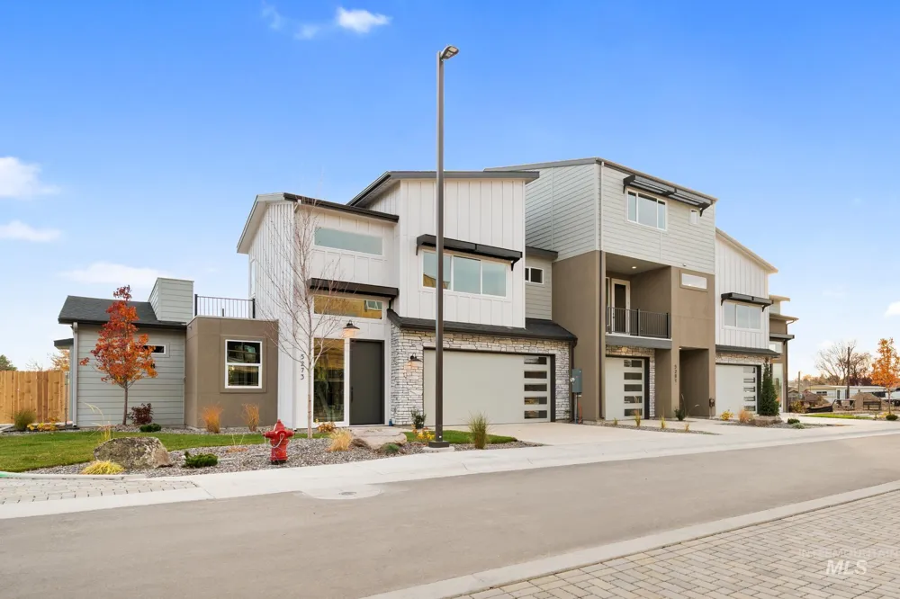 5273 N River Water Lane