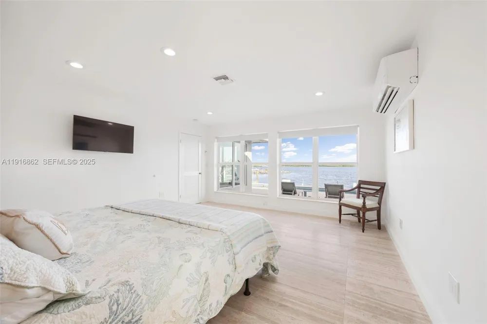1733 Sunrise Dr Big Pine, FL 33043