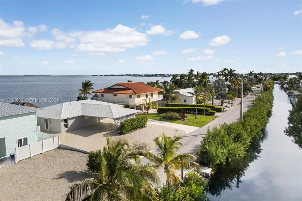 1733 Sunrise Dr Big Pine, FL 33043