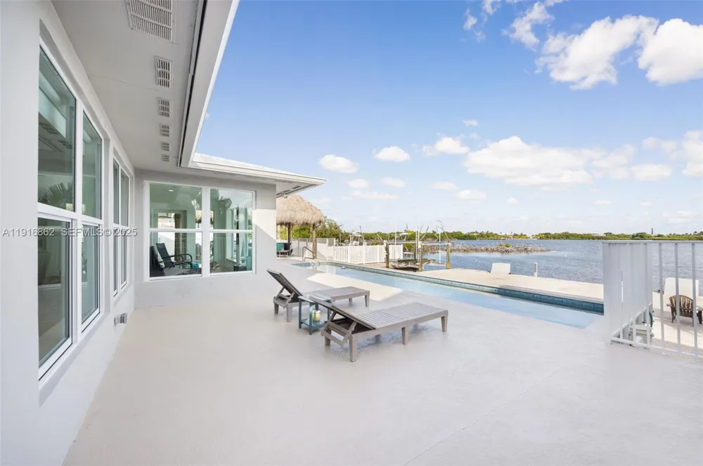 1733 Sunrise Dr Big Pine, FL 33043