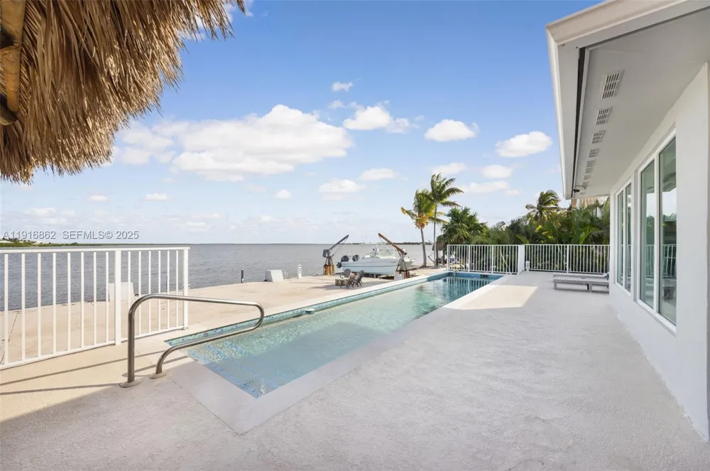 1733 Sunrise Dr Big Pine, FL 33043
