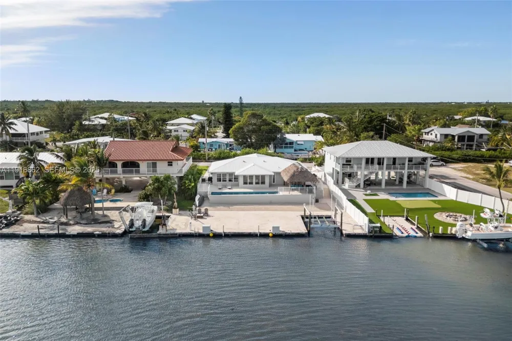 1733 Sunrise Dr Big Pine, FL 33043
