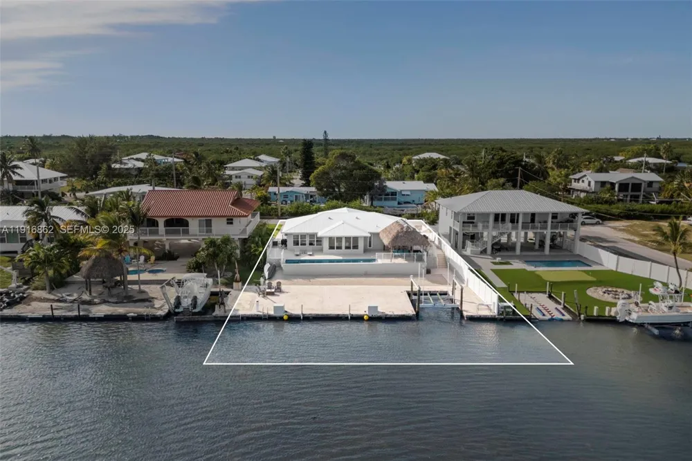1733 Sunrise Dr Big Pine, FL 33043