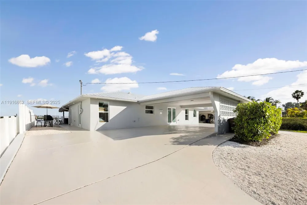 1733 Sunrise Dr Big Pine, FL 33043