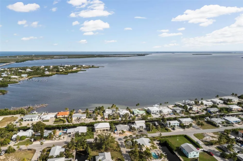 1733 Sunrise Dr Big Pine, FL 33043