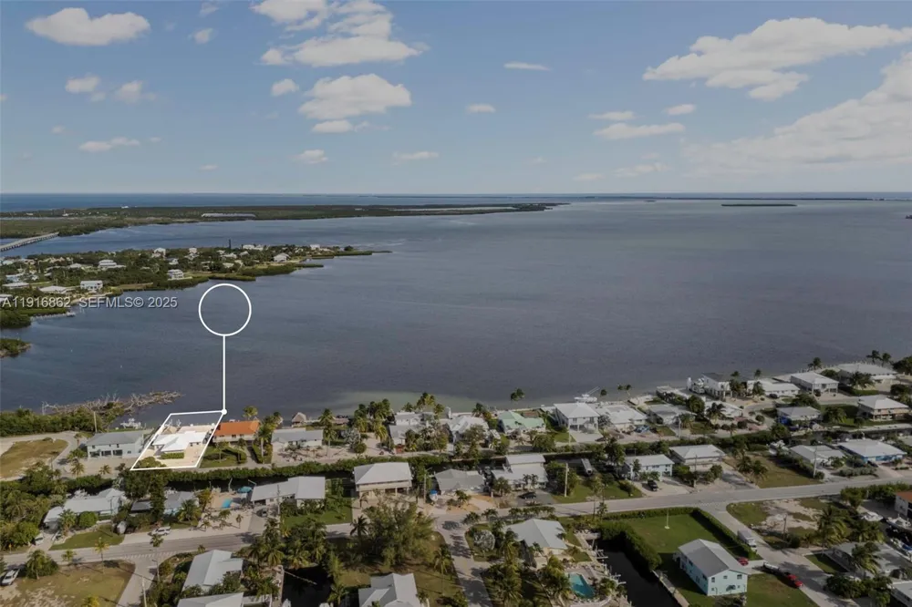 1733 Sunrise Dr Big Pine, FL 33043
