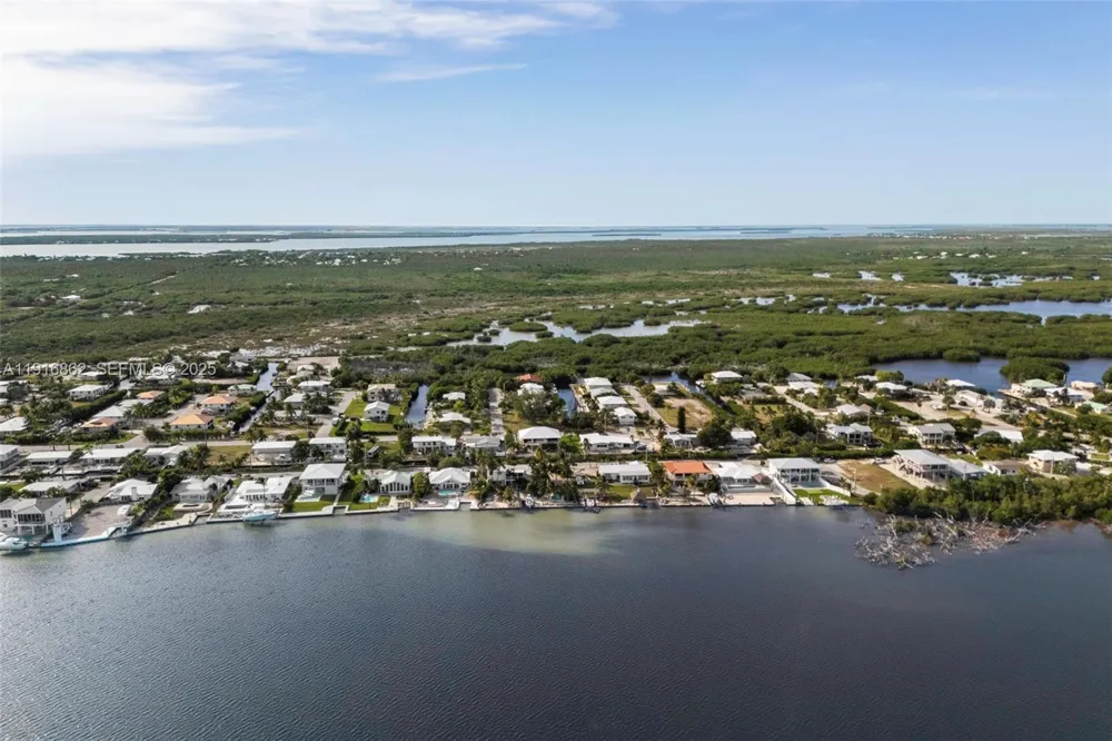 1733 Sunrise Dr Big Pine, FL 33043
