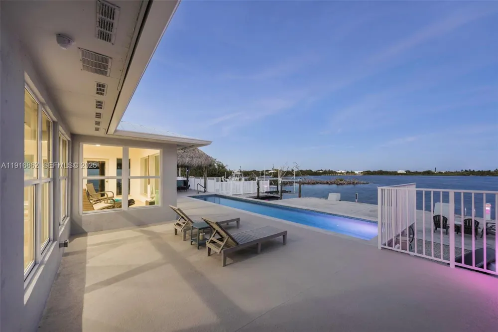1733 Sunrise Dr Big Pine, FL 33043