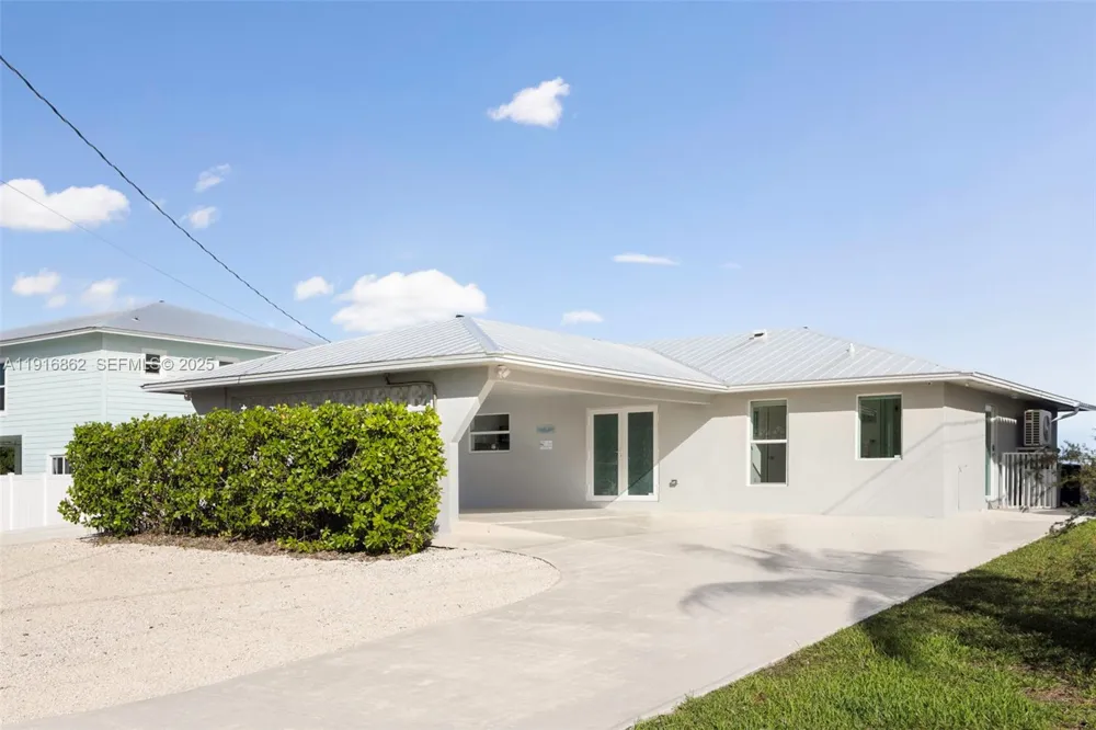 1733 Sunrise Dr Big Pine, FL 33043