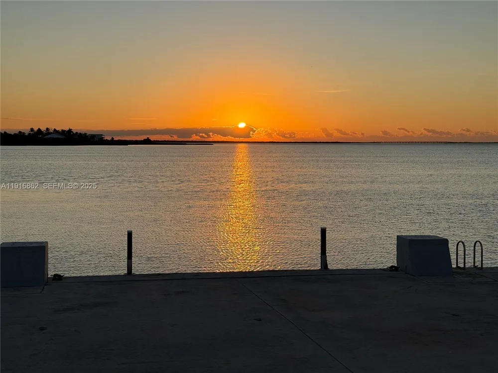 1733 Sunrise Dr Big Pine, FL 33043