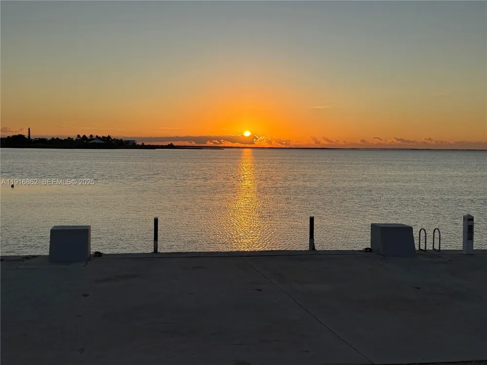 1733 Sunrise Dr Big Pine, FL 33043