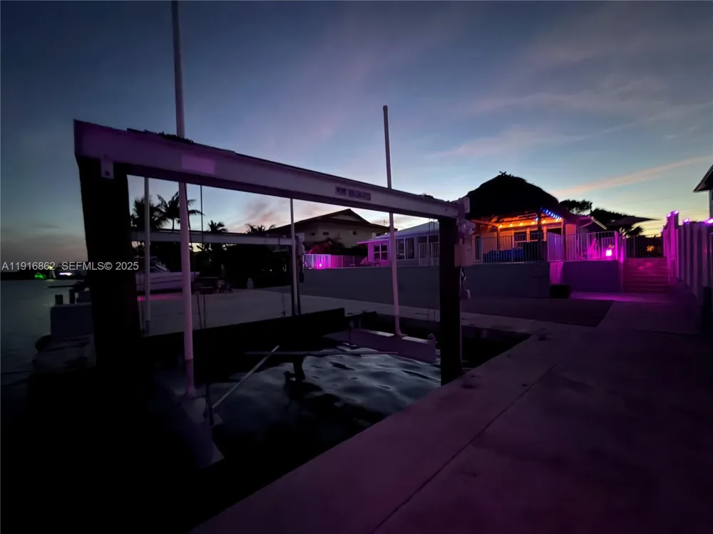 1733 Sunrise Dr Big Pine, FL 33043
