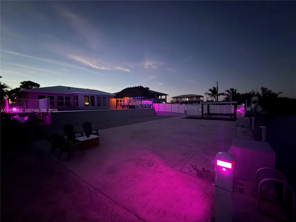 1733 Sunrise Dr Big Pine, FL 33043