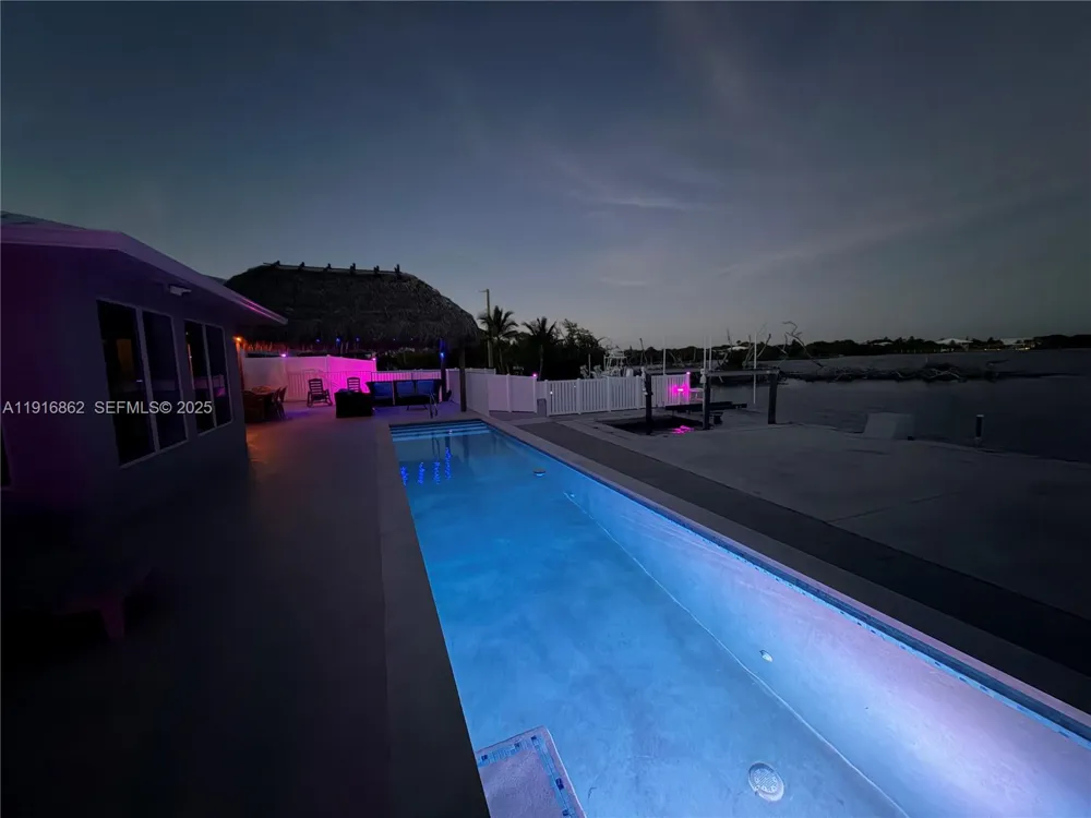 1733 Sunrise Dr Big Pine, FL 33043