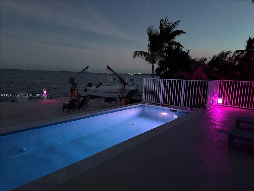 1733 Sunrise Dr Big Pine, FL 33043