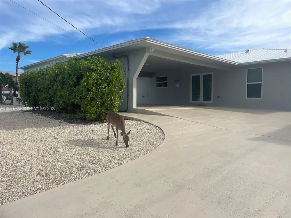 1733 Sunrise Dr Big Pine, FL 33043