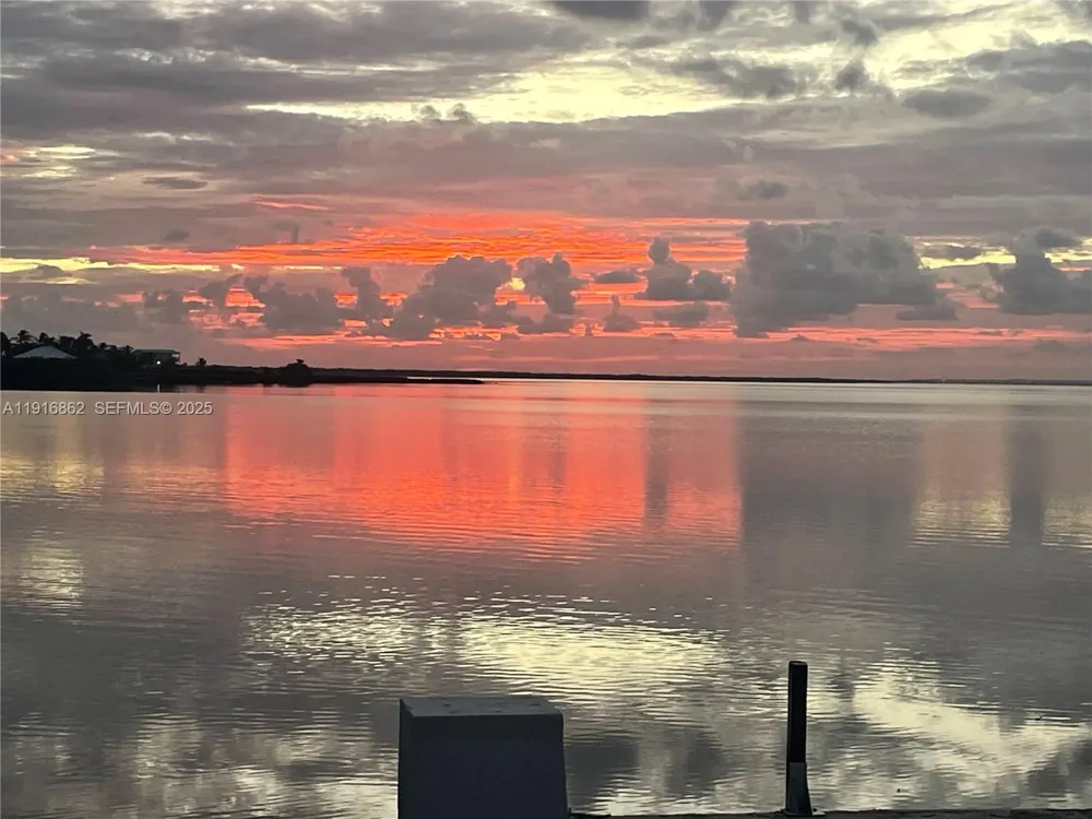 1733 Sunrise Dr Big Pine, FL 33043