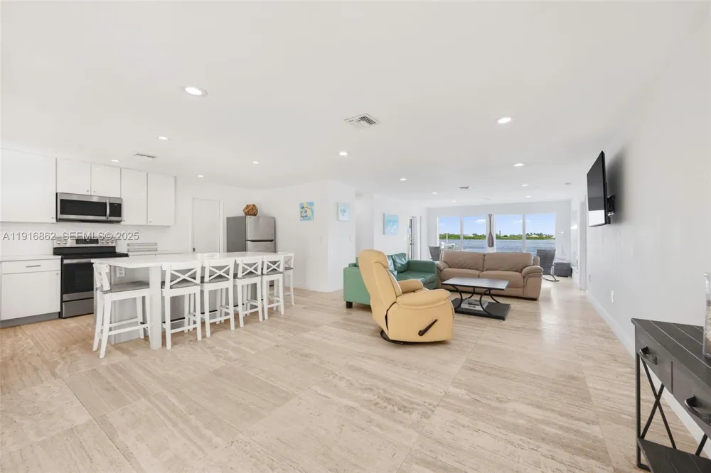 1733 Sunrise Dr Big Pine, FL 33043