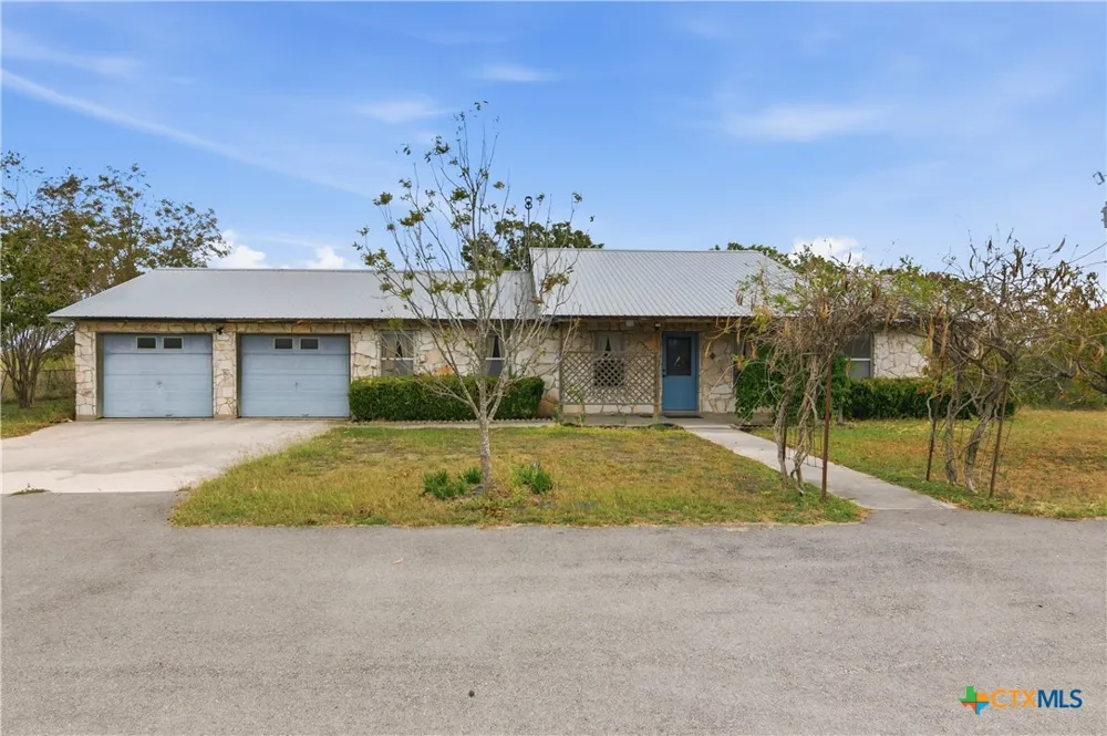 9325 Fm 1339 Martindale, TX 78655