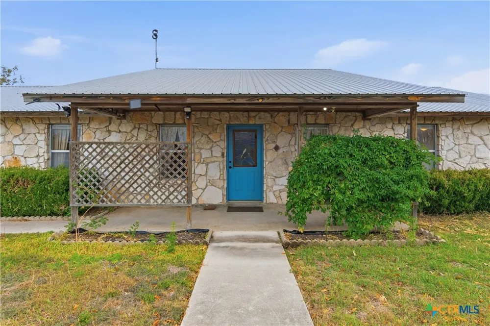 9325 Fm 1339 Martindale, TX 78655