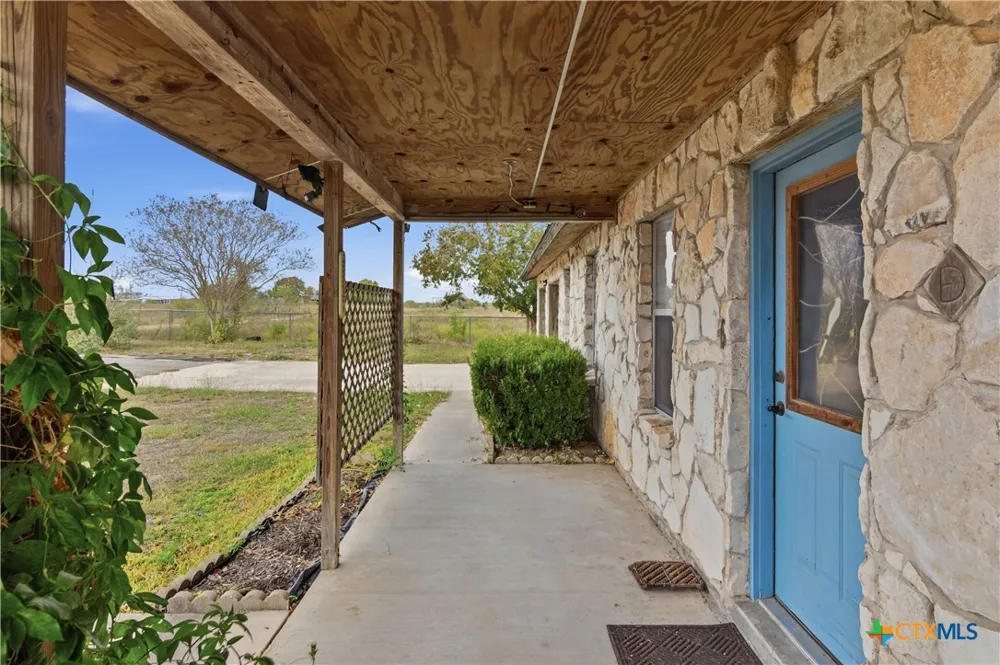 9325 Fm 1339 Martindale, TX 78655