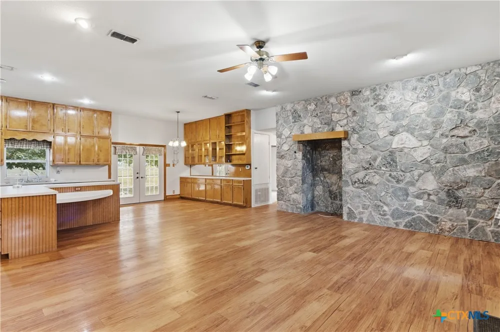 9325 Fm 1339 Martindale, TX 78655