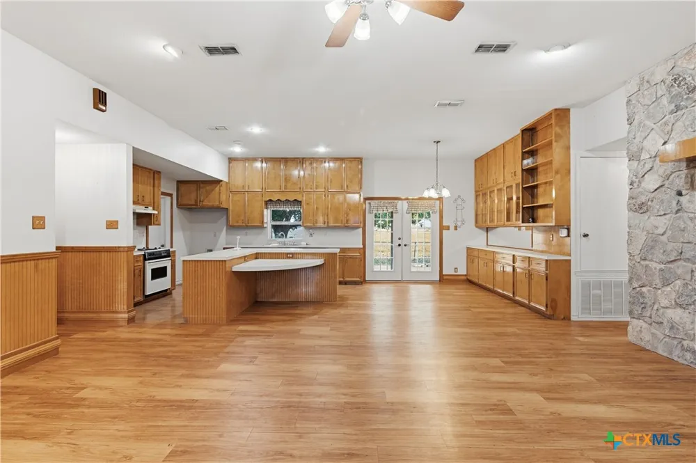 9325 Fm 1339 Martindale, TX 78655