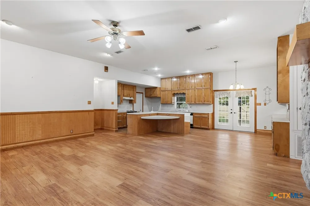 9325 Fm 1339 Martindale, TX 78655