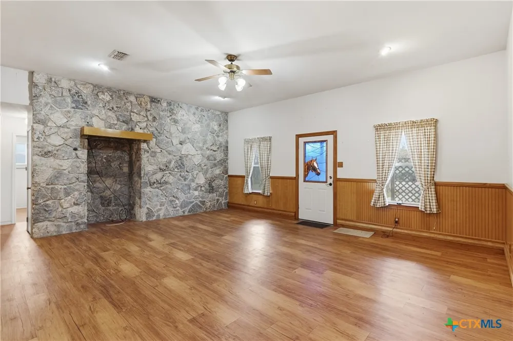 9325 Fm 1339 Martindale, TX 78655