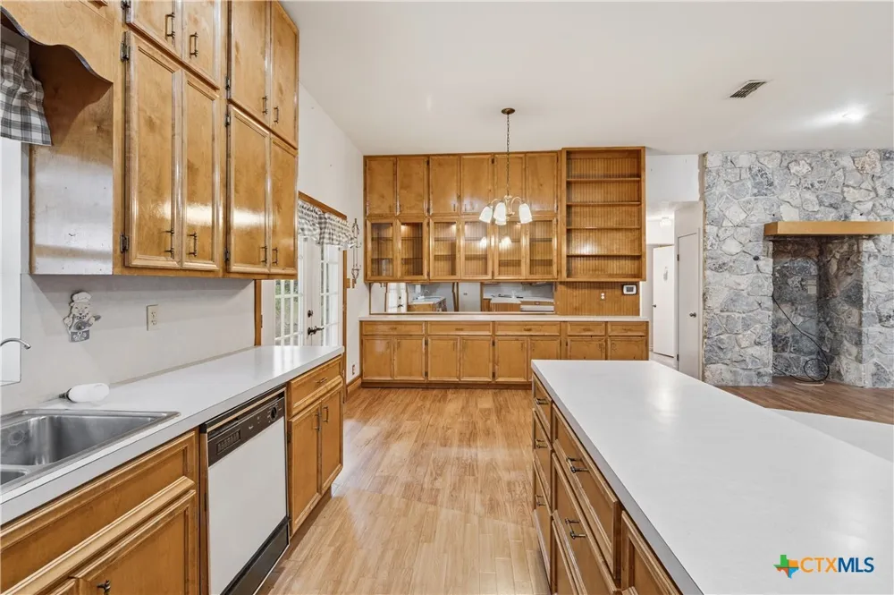 9325 Fm 1339 Martindale, TX 78655