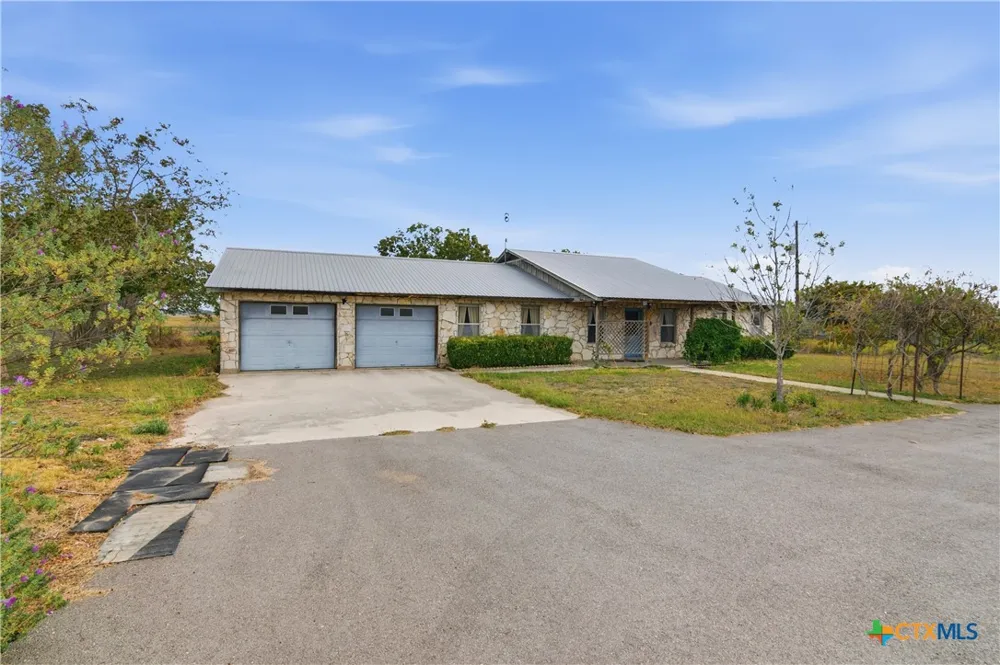 9325 Fm 1339 Martindale, TX 78655