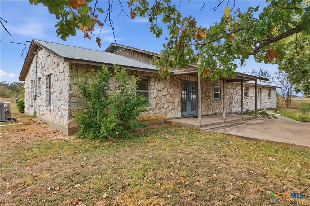 9325 Fm 1339 Martindale, TX 78655
