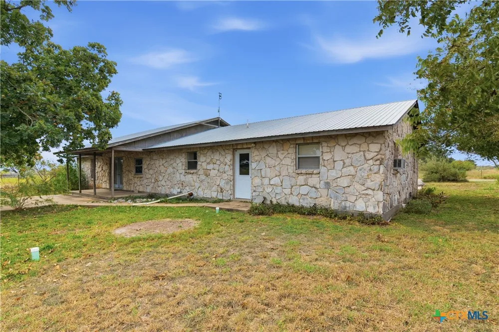 9325 Fm 1339 Martindale, TX 78655