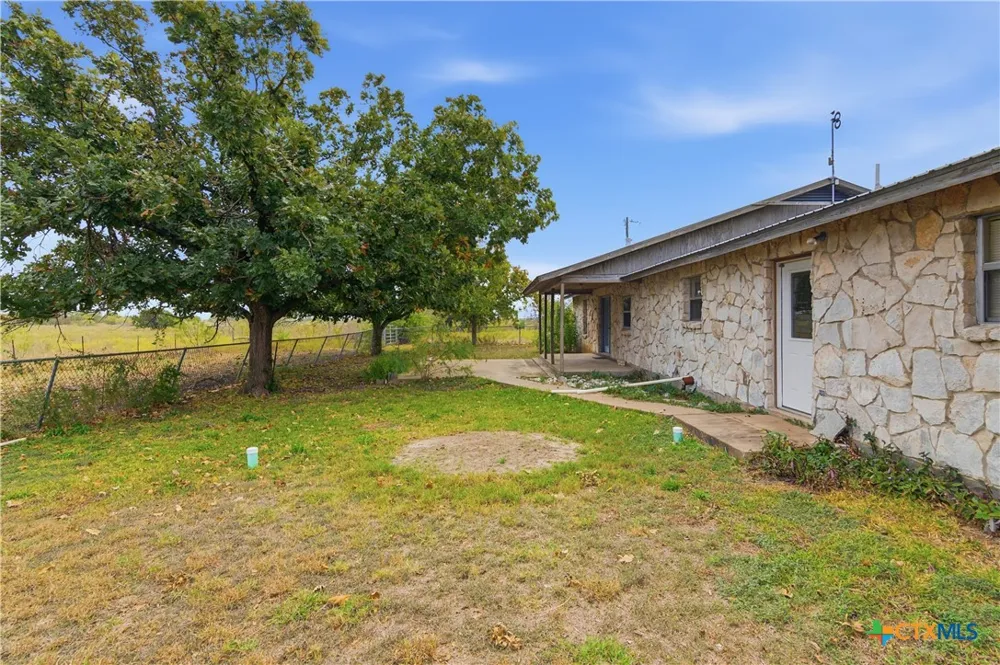 9325 Fm 1339 Martindale, TX 78655