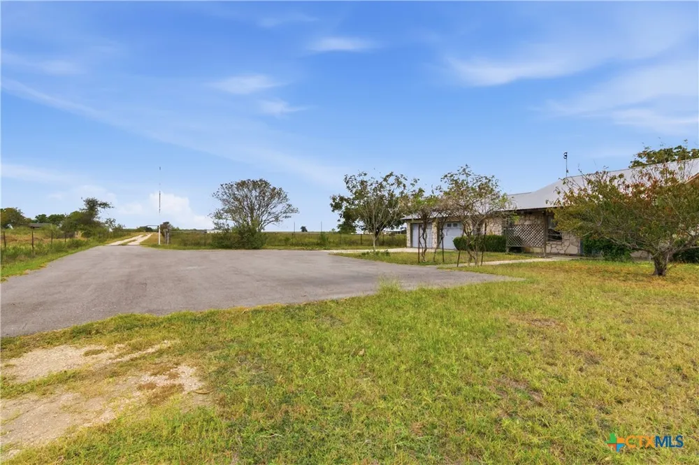 9325 Fm 1339 Martindale, TX 78655