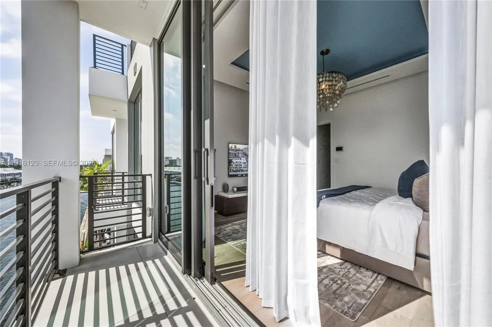 4098 NE 167 ST #9 North Miami Beach, FL 33160