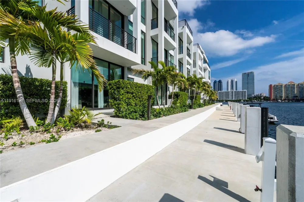4098 NE 167 ST #9 North Miami Beach, FL 33160