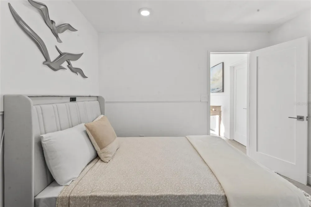 624 SAINT JUDES DRIVE Longboat Key, FL 34228