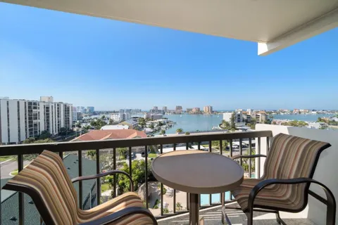 400 ISLAND WAY #901