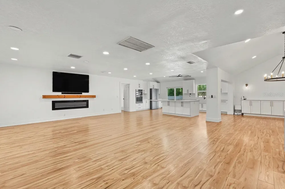 6370 90TH AVENUE Pinellas Park, FL 33782