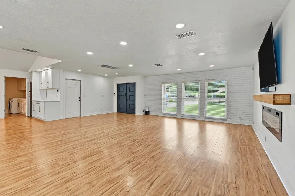 6370 90TH AVENUE Pinellas Park, FL 33782