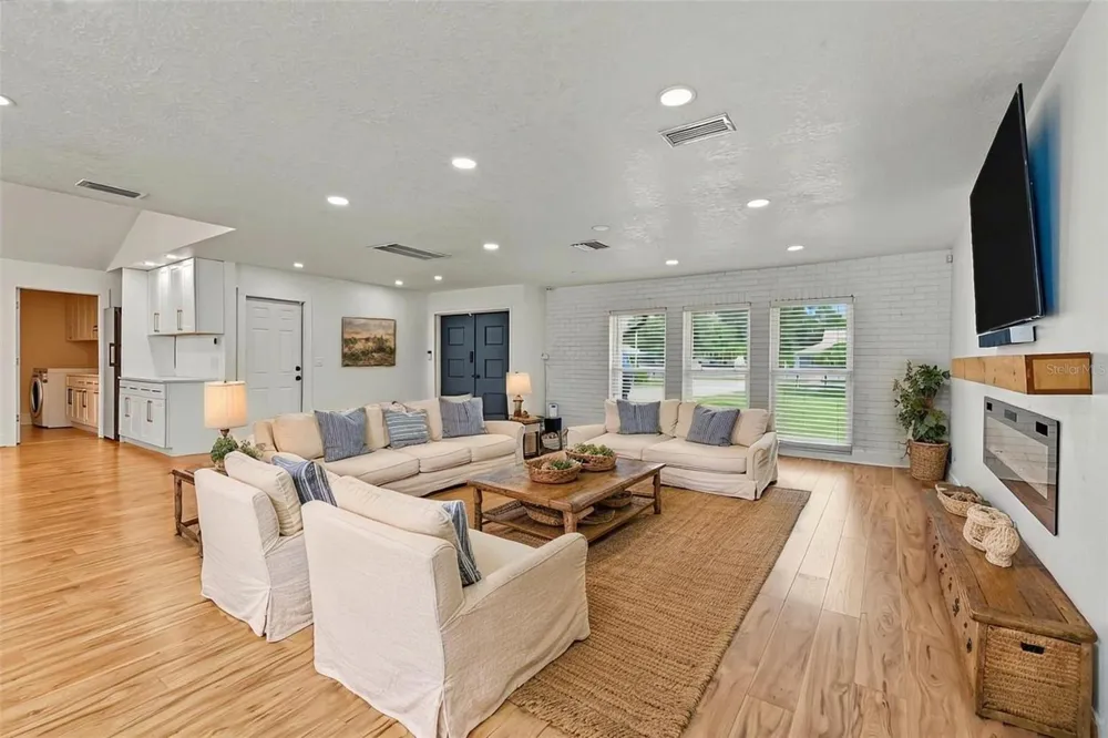 6370 90TH AVENUE Pinellas Park, FL 33782