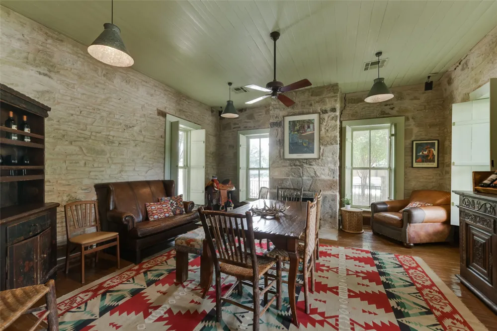 802 S Austin Street Comanche, TX 76442